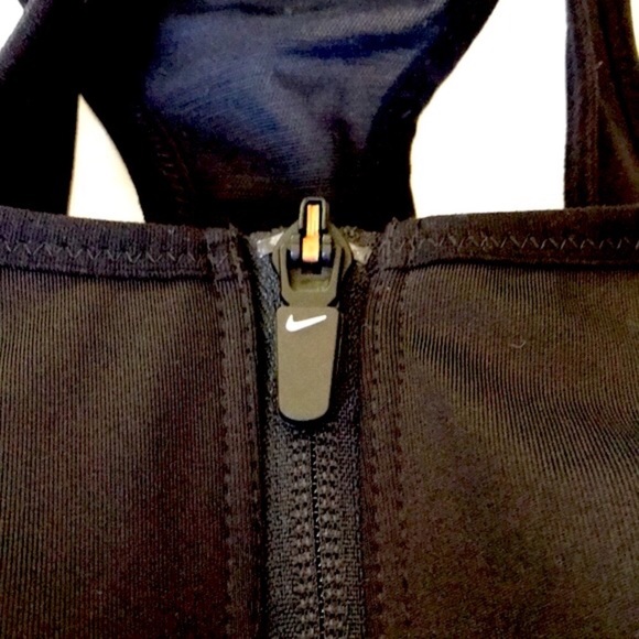 LIKE NEW / WORN ONCE • Nike High Impact Dri-Fit Racerback Sports Bra • Large 💚 - Picture 5 of 10